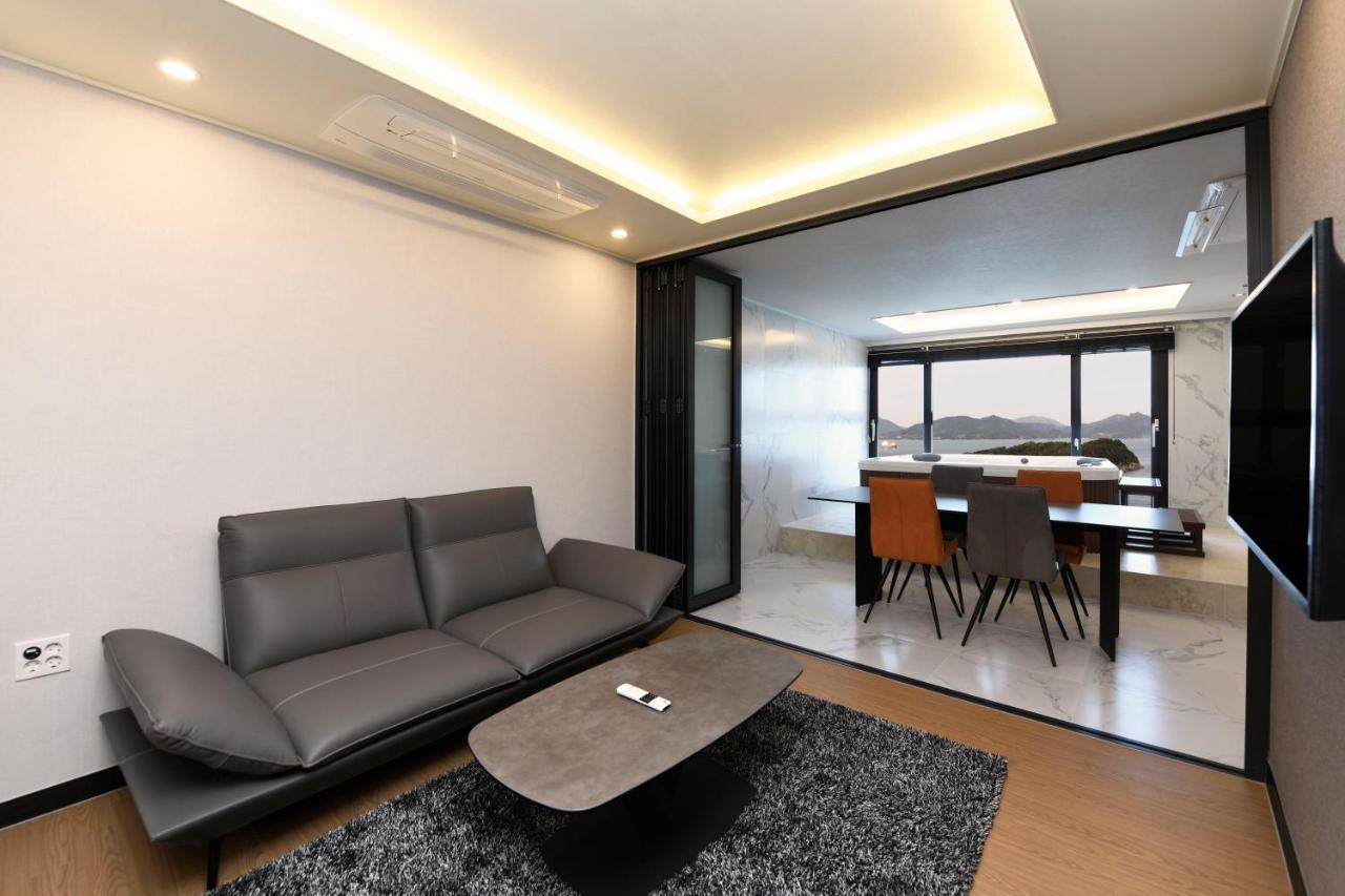 Utop Marina Hotel & Resort Yeosu Exterior foto